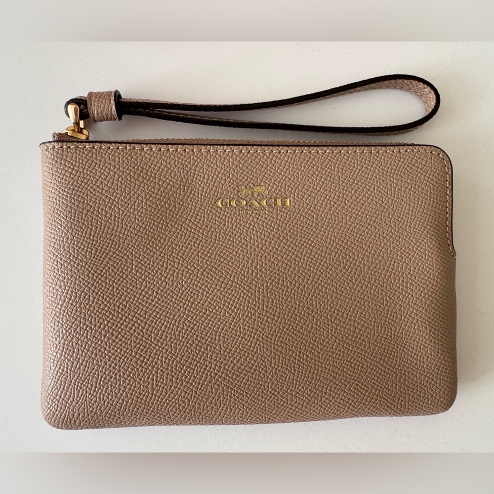 Coach leather  dark stone Textured Corner Zip Wristlet with Strap with Coachlogo